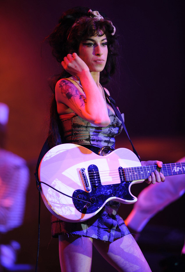 amy-winehouse-bestival-2008.jpg