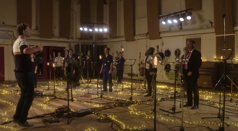 Justin Bieber, The Lewisham And Greenwich NHS Choir - Holy ft. Chance The Rapper