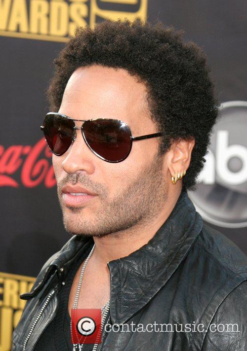 lenny kravitz tattoo. lenny kravitz american woman