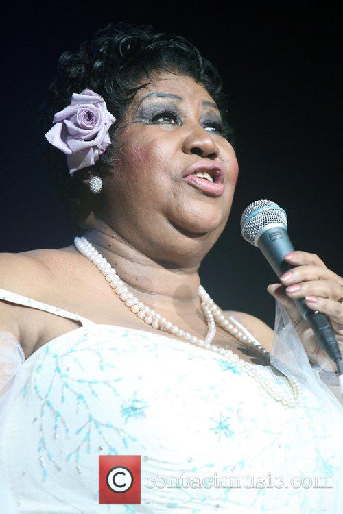 ARETHA FRANKLIN performing live in concert at Radio City Music Hall ...