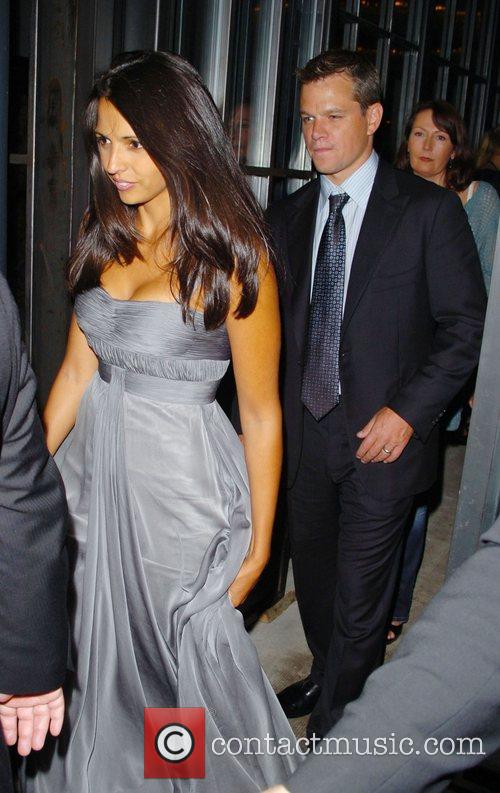 Matt+Damon+and+Luciana+Barroso+Large+Picture+large+woman+dating+36h+bra