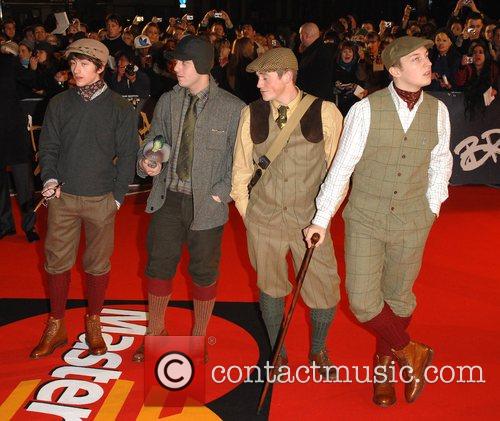 http://www.contactmusic.com/pics/l/brit_awards_arrivals_25_200208/arctic_monkeys_1768087.jpg