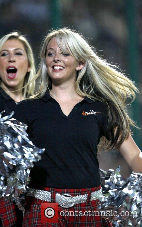 deccan_chargers_cheerleaders_5139664.jpg