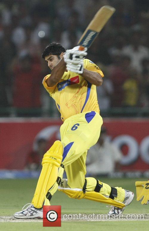 http://www.contactmusic.com/pics/l/sport_ipl_090508/manpreet_gony_player_of_chennai_super_kings_plays_a_shot_during_the_ipl_t-20_match_between_delhi_daredevils_vs_chennai_super_kings_at_feroz_shah_kotla_1857597.jpg