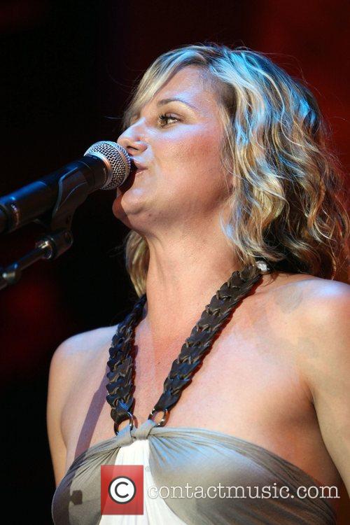 jennifer nettles. With a presentation of engaging tunes, dynamic vocals, 