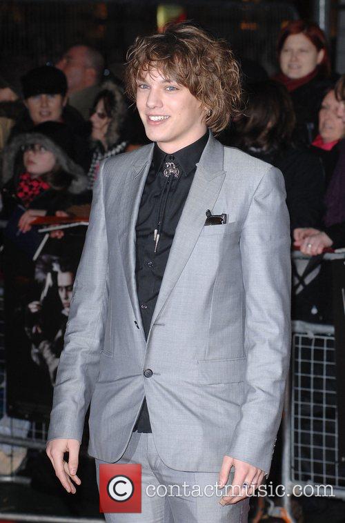 http://www.contactmusic.com/pics/l/sweeney_todd_premiere_8_100108/jamie_campbell_bower_5074382.jpg