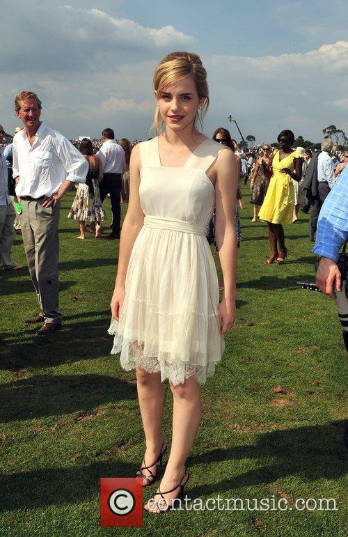 http://www.contactmusic.com/pics/la/cartier_polo_2_270708/emma_watson_1997687.jpg