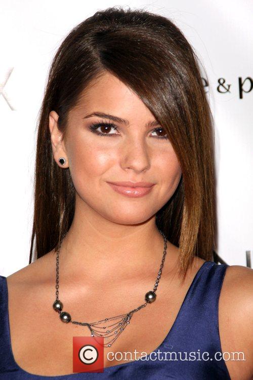 Shelley Hennig - Picture Colection