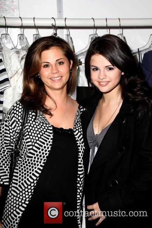 http://www.contactmusic.com/pics/lb/carlin_collection_launch_181008/selena_gomez_2128129.jpg