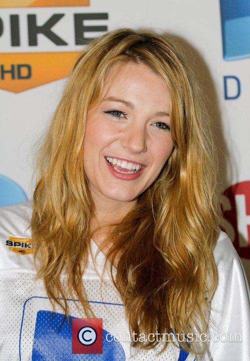 blake lively eating. Blake Lively Beach Hair.