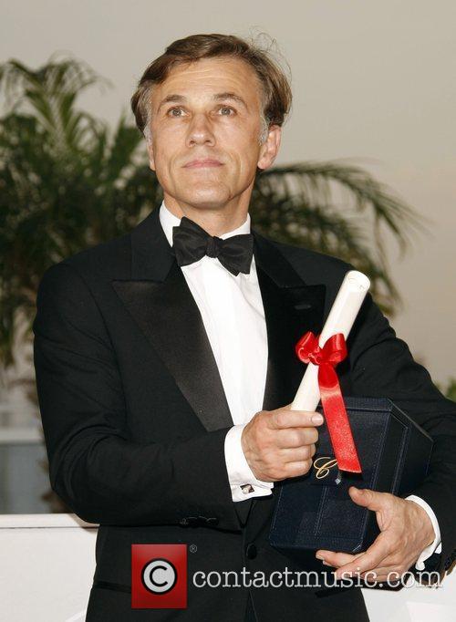  - christophe_waltz_with_his_best_actor_award_2430694