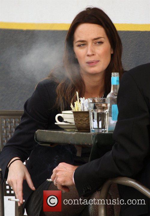 emily blunt picture 5218171 | emily blunt enjoys coffee and cigarettes ...