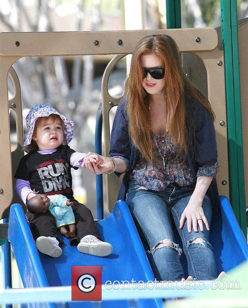 isla fisher daughter olive. Isla Fisher and her daughter