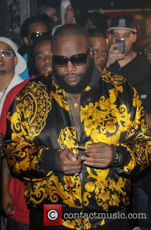 rick_ross_displays_a_new_tattoo_of_the_state_of_florida_on_his_forhead_5282144.jpg
