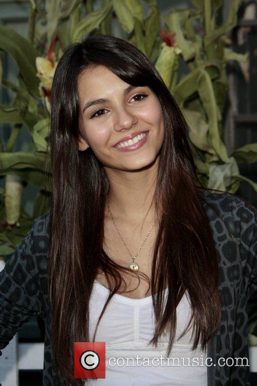 selena gomez height and weight 2011. selena gomez victoria justice.