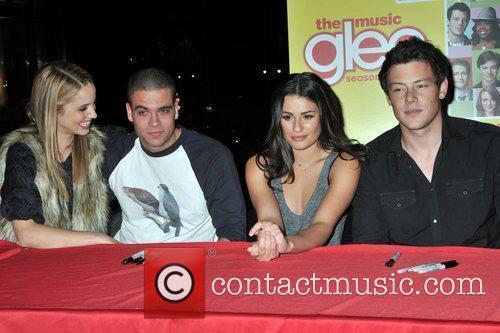 dianna agron and lea michele and cory monteith. Dianna Agron and Mark Salling,