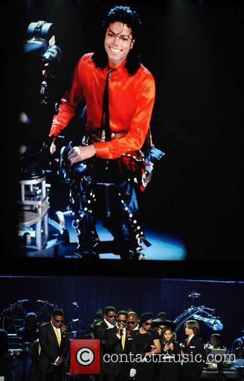 michael_jackson_tribute_019_wenn5320740.jpg