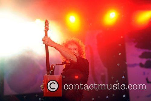 http://www.contactmusic.com/pics/ld/bbc_proms_4_110910/brian_may_5540509.jpg