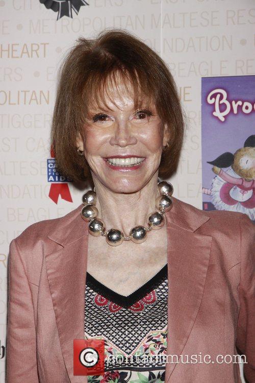 mary tyler moore picture - mary tyler moore broadway barks: the 12th ...