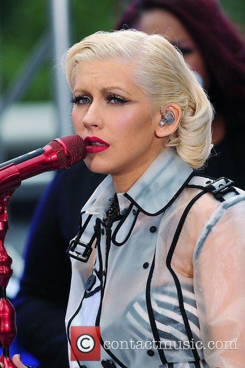 Christina Aguilera performing live on the'CBS Early