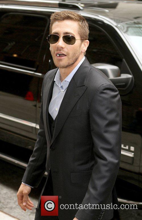 jake gyllenhaal outside the ed sullivan theatre in new york | picture ...