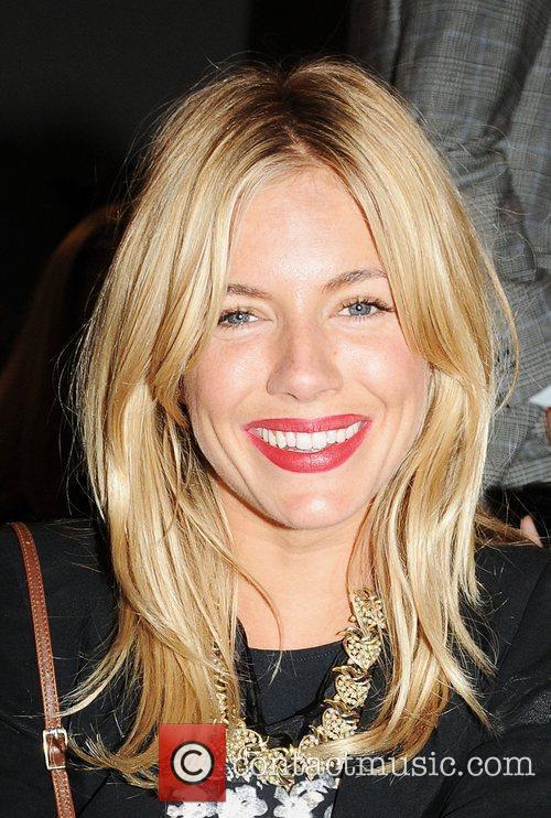 sienna miller fashion 2009. sienna miller fashion.