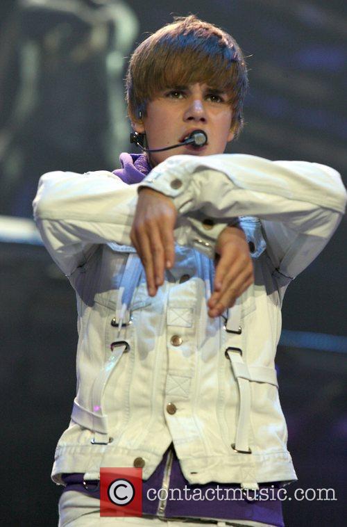 i love justin bieber background. Hearts myspace kiajustin