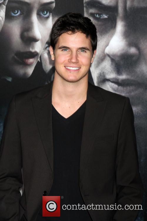 Robbie Amell