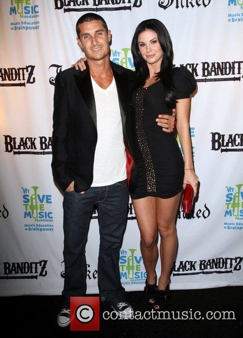 http://www.contactmusic.com/pics/le/Black_Banditz_130411/jayde-nicole-jessica-hall_3293447.jpg