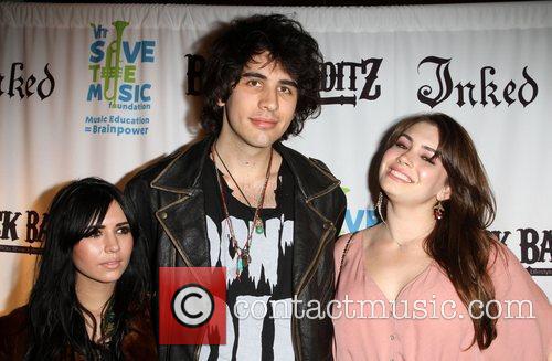 Nick Simmons with his girlfriend L and Sophie