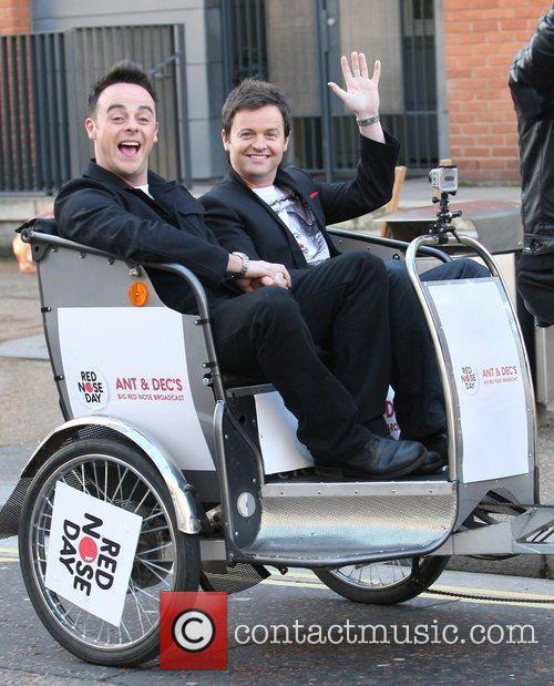 Ant And Dec Waving