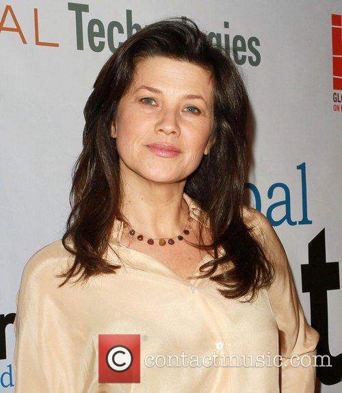 Daphne Zuniga - Photo Gallery