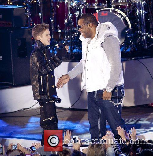 Picture - Justin Bieber and Busta Rhymes | Photo 2661769 | Contactmusic.com