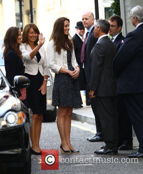 kate middleton pippa kate middleton. Pippa Middleton and Kate
