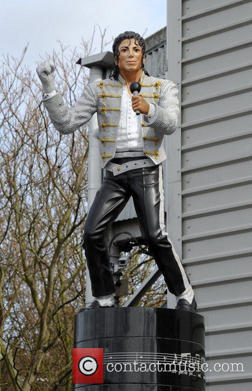 Michael Jackson statue