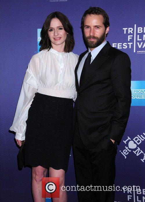 alessandro nivola emily mortimer. Alessandro Nivola and Emily