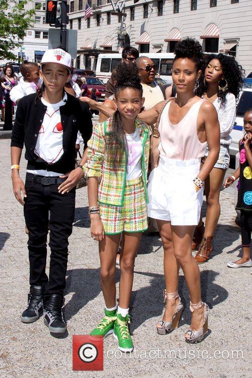 is willow smith and jaden smith twins. Jaden Smith and Jada