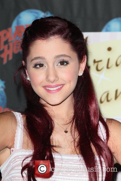 Ariana Grande promotes her debut single'Put Your
