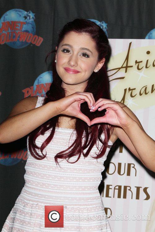 Ariana Grande promotes her debut single'Put Your