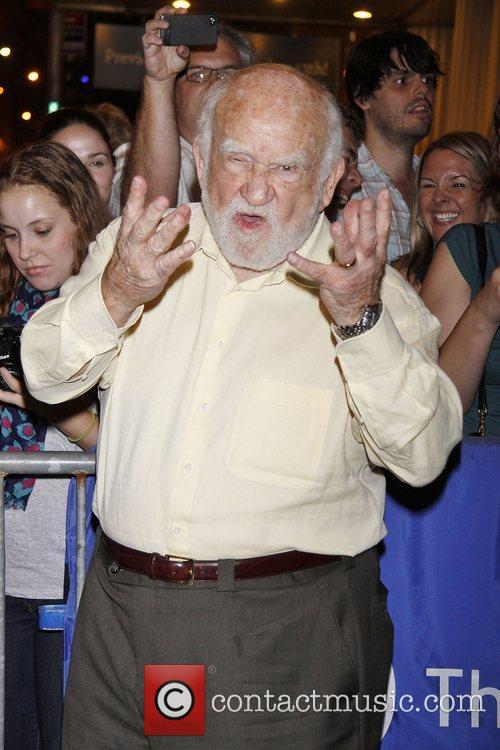 Ed Asner, Grace preview