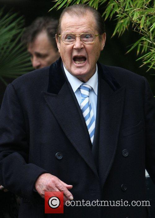 sir-roger-moore-at-the-itv-studios_4144653.jpg