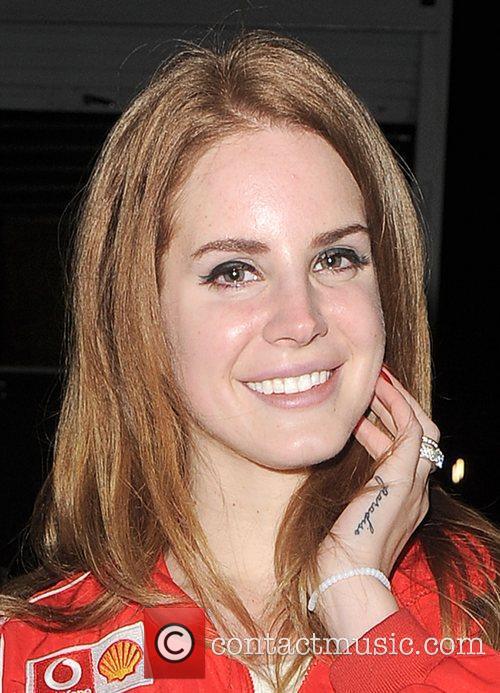 Lizzy Grant aka Lana Del Rey leaves a TV studio with American Beauty 