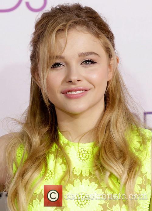 http://www.contactmusic.com/pics/lf/peoples_choice_awards_arrivals_10_100113/chloe-grace-moretz-39th-annual-peoples-choice_20048899.jpg