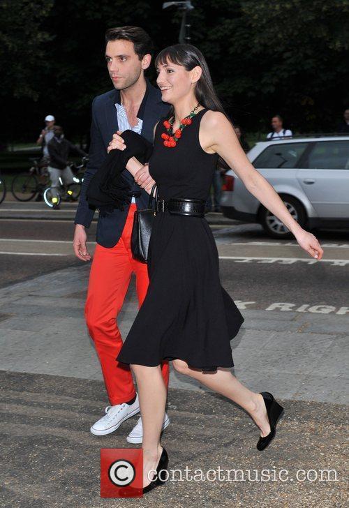 mika-and-guest-the-serpentine-gallery-summer_3964816.jpg