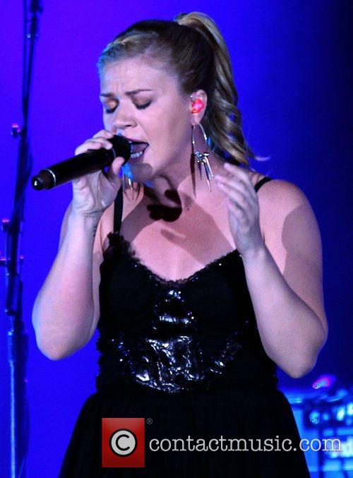 Kelly Clarkson, The Cosmopolitan