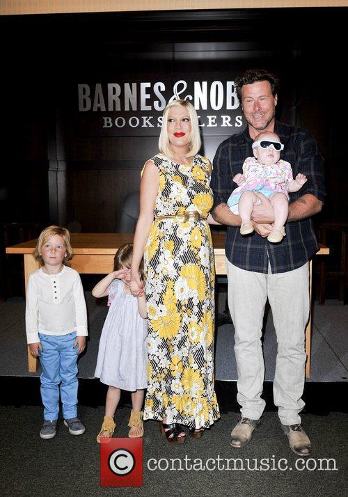 Tori Spelling book signing