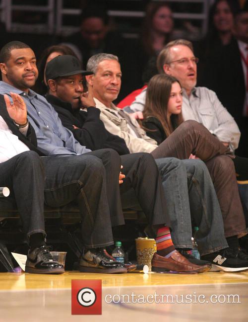 Denzel Washington watches the Lakers