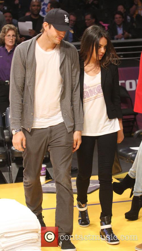 Ashton Kutcher, Mila Kunis, LA Lakers Game