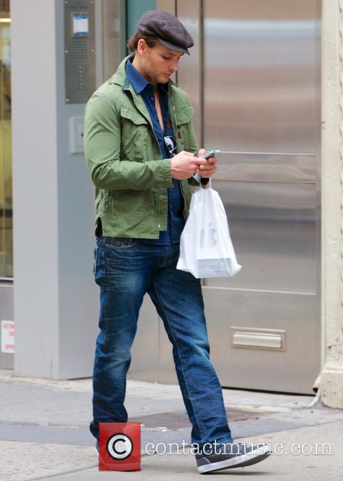 Peter Facinelli - Peter Facinelli shops at the...