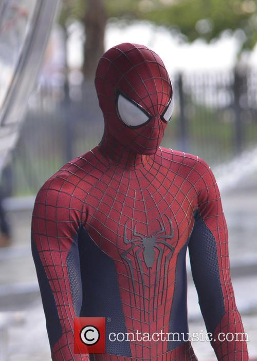 Andrew Garfield gets into character as he films scenes for 'Amazing Spiderman 2' in Brooklyn